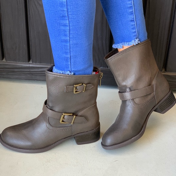 Texas Brown Distressed Engineer Buckle Boots - Picture 5 of 5